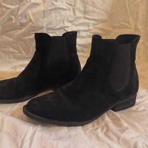 Born Chelsea Boots